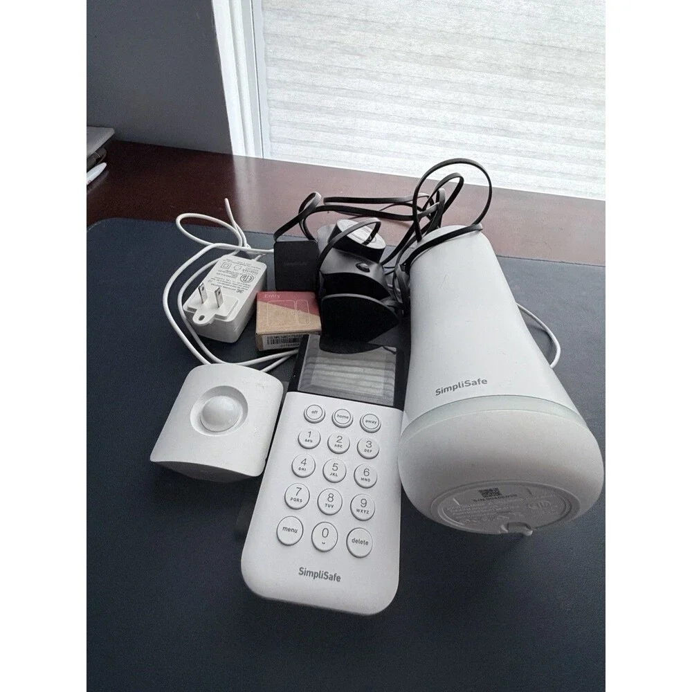 SimpliSafe Wireless Indoor Alarm Complete System Base + Keypad + Sensors White